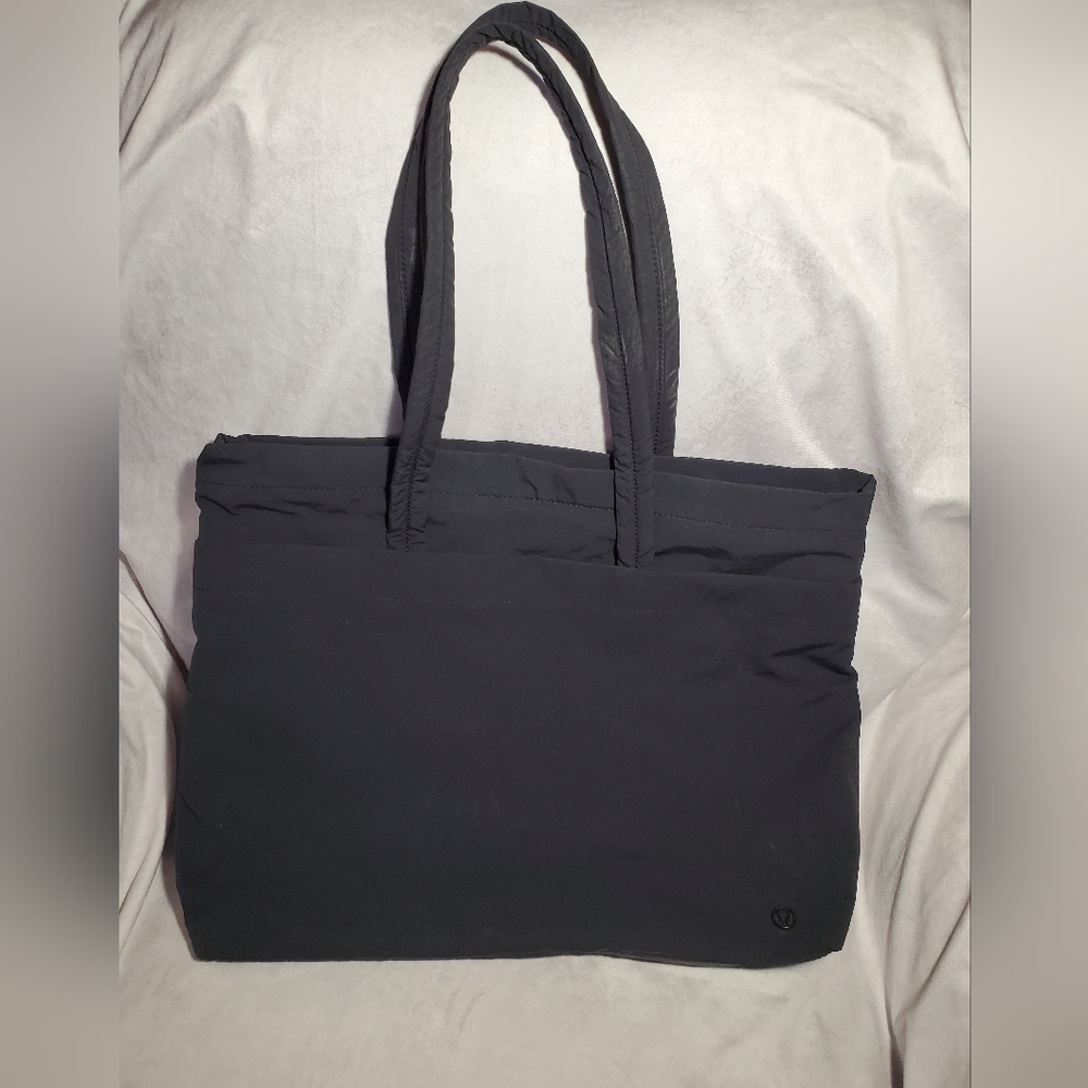 Lululemon Tote In Black Pull Zip - Picture 2 of 13